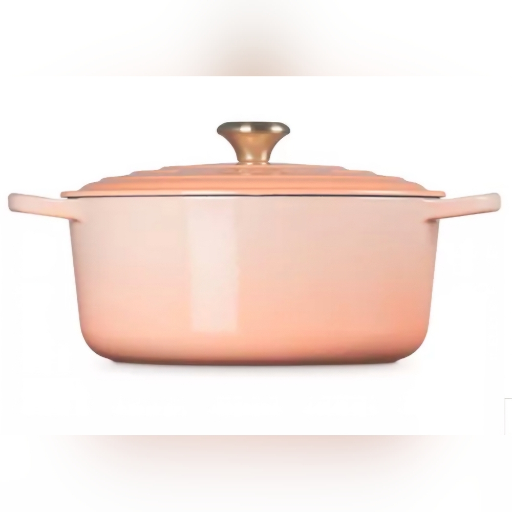 Le Creuset Signature Round Dutch Oven, 7.25 qt., Color Pêche, Retail $479.95 USD - Picture 4 of 16